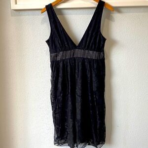 Forever 21 sleeveless deep V lace dress